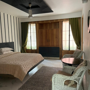 Bedroom in 4 BHK Builder Floor at Defence Colony – for Sale