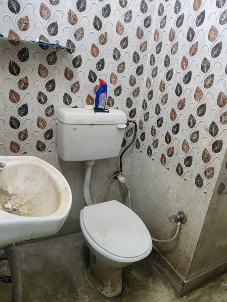 Bathroom, mayur vihar phase 1 1.5 Bedroom 450 Sq.Ft. Builder Floor In Mayur Vihar Phase 1 Delhi 7793275