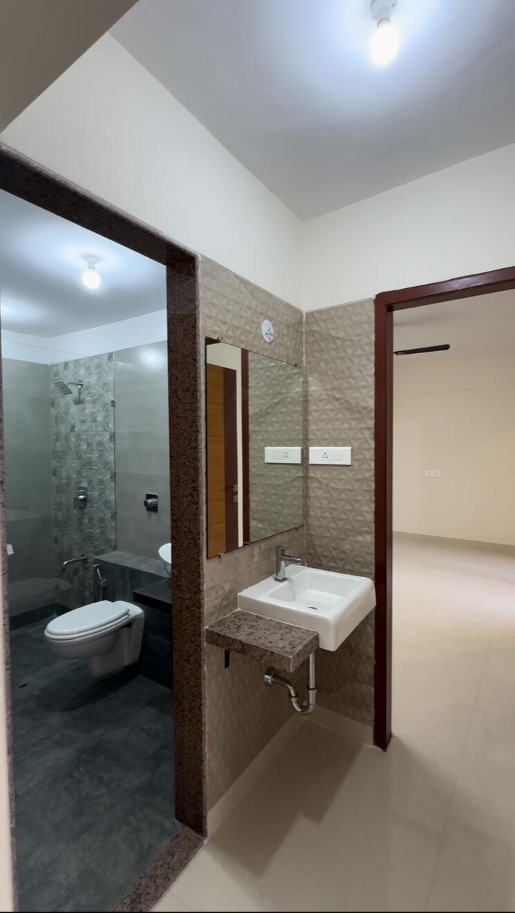 Bathroom, paradise-sai-world-city-phase-2 4 Bedroom 2880 Sq.Ft. Apartment In New Panvel Navi Mumbai 7793396