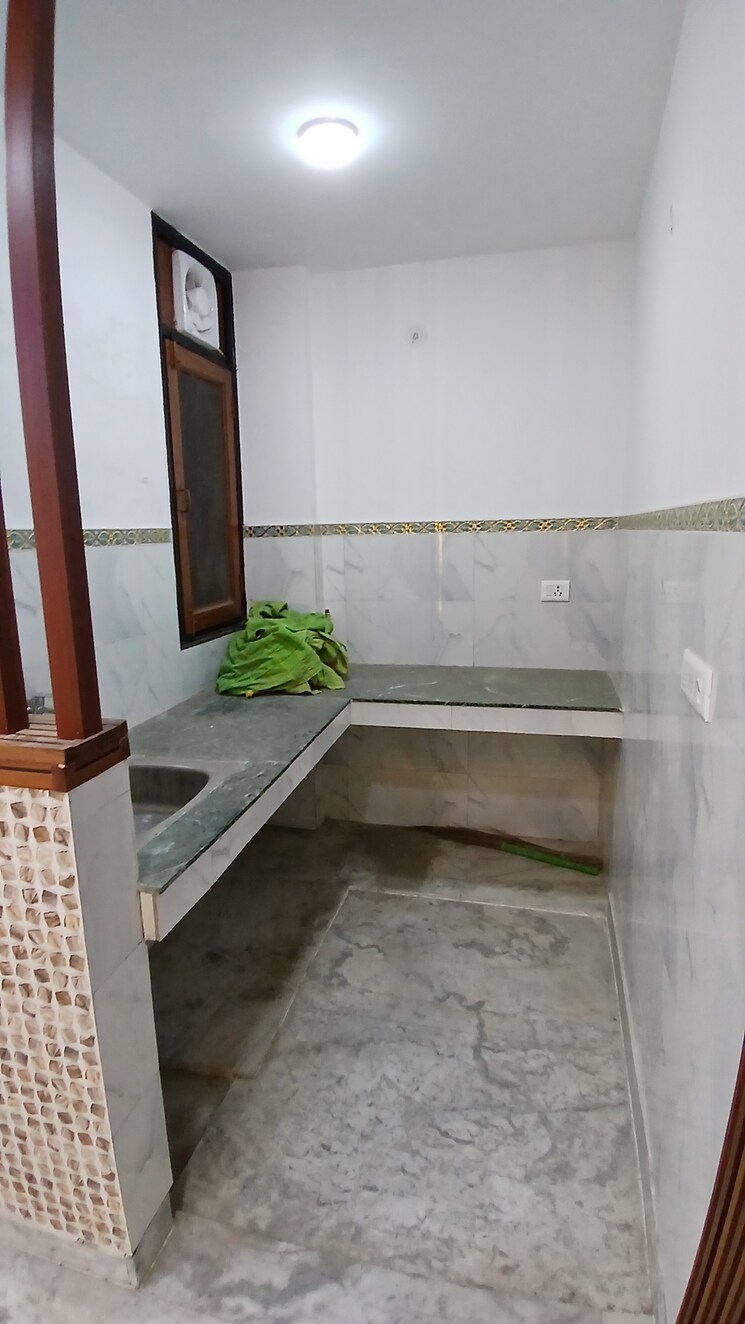 Kitchen, jogabai extension 3 Bedroom 900 Sq.Ft. Apartment In Jogabai Extension Delhi 7793404