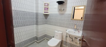 Bathroom in 3 BHK Apartment at Neelamber Apartments, Dabur Chowk – for Sale