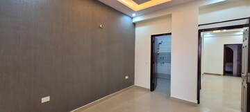 Room in 3 BHK Apartment at Neelamber Apartments, Dabur Chowk – for Sale