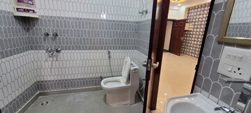 Bathroom in 3 BHK Apartment at Neelamber Apartments, Dabur Chowk – for Sale