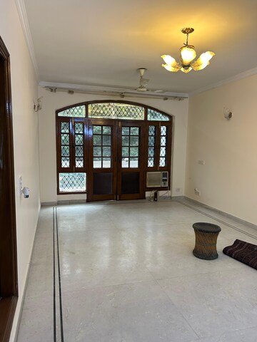 Living Room in 5 BHK Apartment at Vipul Belmonte, Sector 53 – for Sale