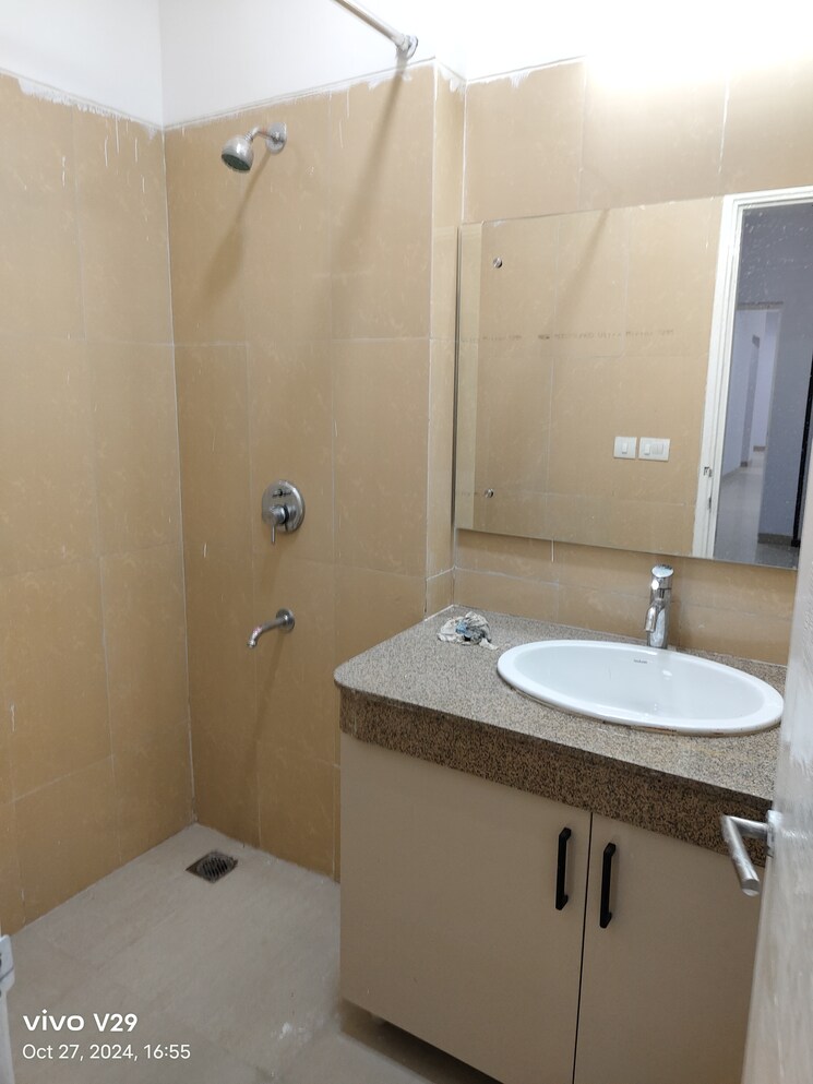 Bathroom, emaar-emerald-estate 2 Bedroom 1020 Sq.Ft. Apartment In Sector 65 Gurgaon 7793876
