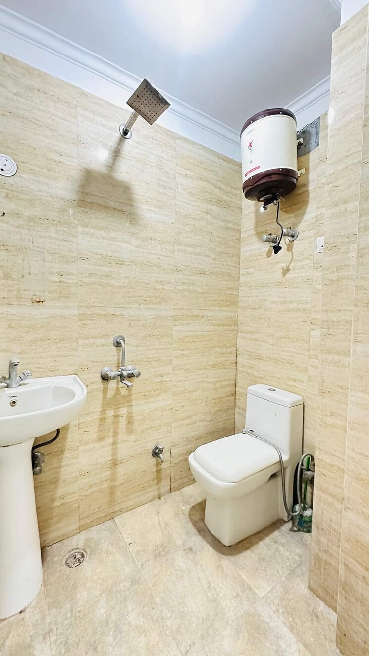 Bathroom, chattarpur 2 Bedroom 1002 Sq.Ft. Builder Floor In Chattarpur Delhi 7793914