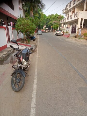 Parking in 3 BHK Independent House at Gomti Nagar – for Sale