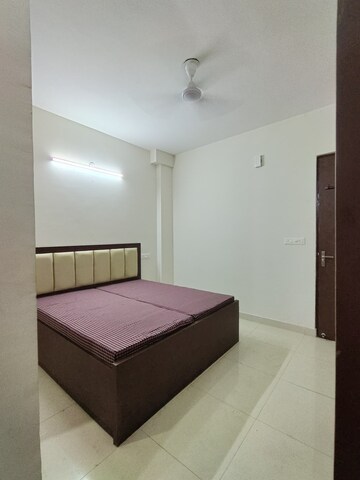 1 RK Builder Floor For Rent in Unitech Arcadia, South City 2