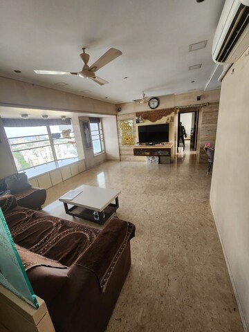 Master Bedroom in 3 BHK Apartment at Chaitanya Tower, Prabhadevi – for Sale