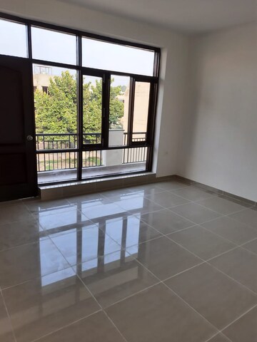 Room in 3 BHK Builder Floor at Omaxe New Chandigarh, North Mullanpur – for Sale
