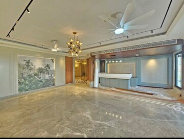 Room in 5 BHK Builder Floor at Sector 45 – for Sale