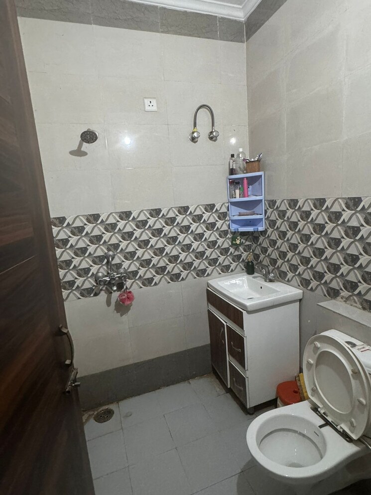 Bathroom, kharar mohali road 2 Bedroom 1080 Sq.Ft. Apartment In Kharar Mohali Road Kharar 7794291