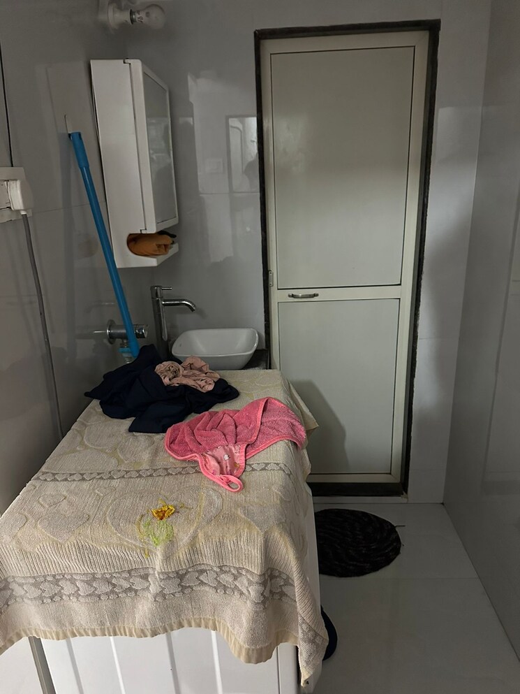 Bathroom, suraj-heights-goregaon 1 Bedroom 630 Sq.Ft. Apartment In Goregaon East Mumbai 7794305