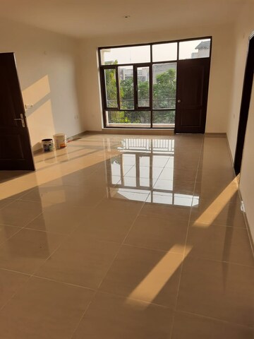 Balcony in 3 BHK Builder Floor at Omaxe Silver Birch, North Mullanpur – for Sale