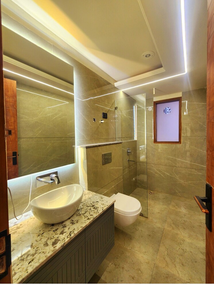 Bathroom, chattarpur 3 Bedroom 150 Sq.Yd. Builder Floor In Chattarpur Delhi 7794389