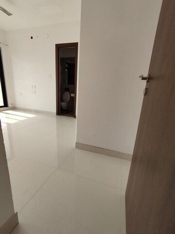 Room in 2 BHK Apartment at Sunteck City Avenue 1, Goregaon West – for Sale