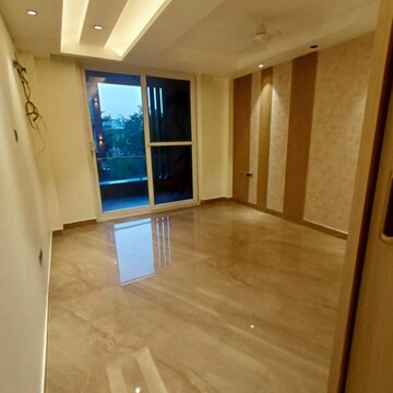 Room in 4 BHK Builder Floor at Aradhya Homes, Sector 67a – for Rent