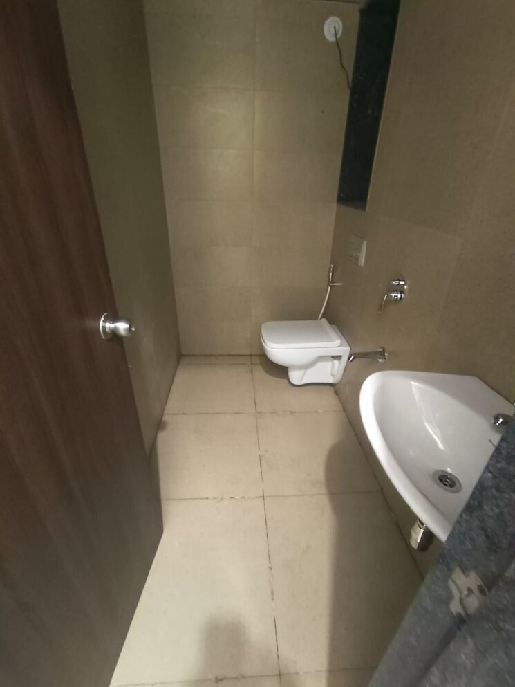 Bathroom, runwal-eirene 2 Bedroom 600 Sq.Ft. Apartment In Balkum Pada Thane 7794598