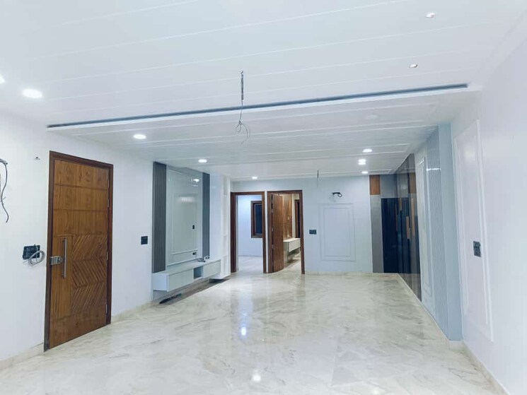 Room, shalimar bagh 4 Bedroom 3000 Sq.Ft. Builder Floor In Shalimar Bagh Delhi 7794624