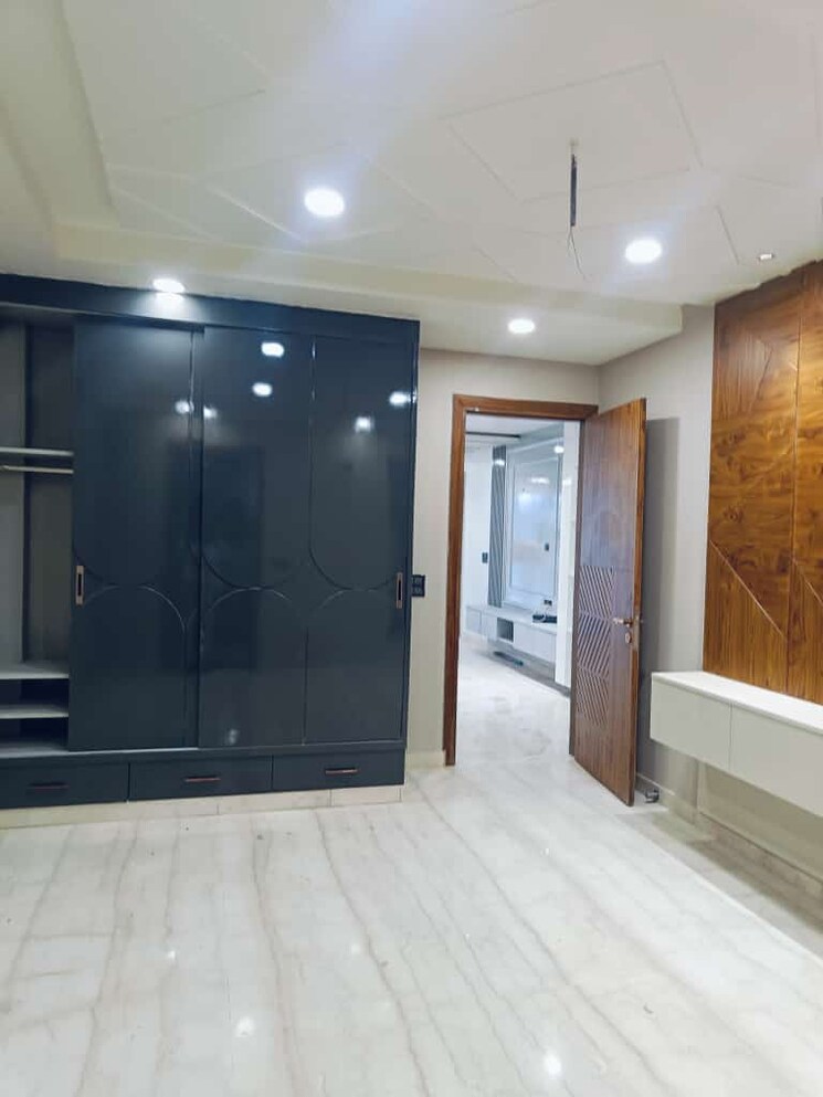 Room, shalimar bagh 4 Bedroom 3000 Sq.Ft. Builder Floor In Shalimar Bagh Delhi 7794624