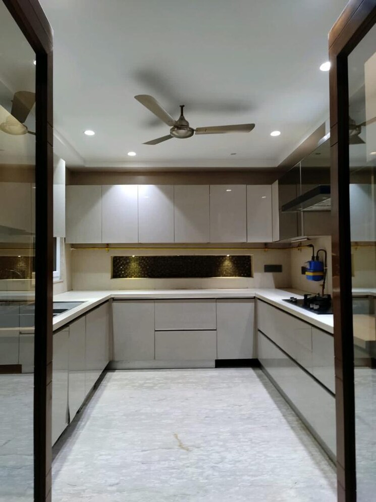 Kitchen, shalimar bagh 4 Bedroom 3000 Sq.Ft. Builder Floor In Shalimar Bagh Delhi 7794624