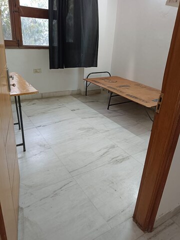 Room in 2 BHK Builder Floor at Lajpat Nagar – for Rent