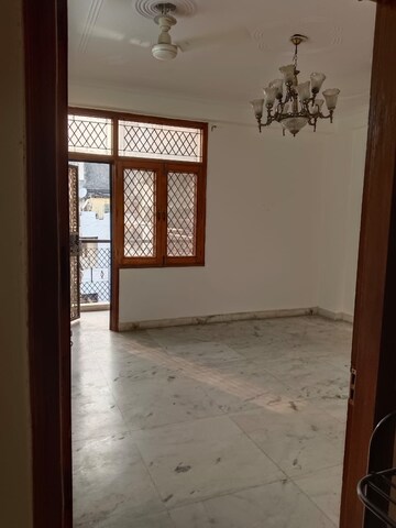 Room in 2 BHK Builder Floor at Lajpat Nagar – for Rent