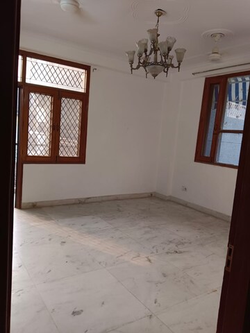 Room in 2 BHK Builder Floor at Lajpat Nagar – for Rent