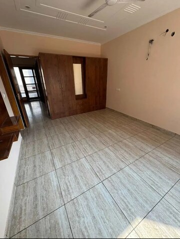 Room in 3 BHK Builder Floor at Vaishali Sector 6 – for Sale