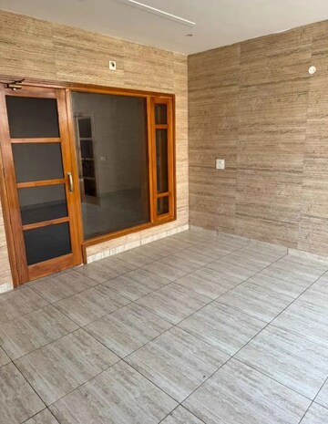 Room in 3 BHK Builder Floor at Vaishali Sector 6 – for Sale