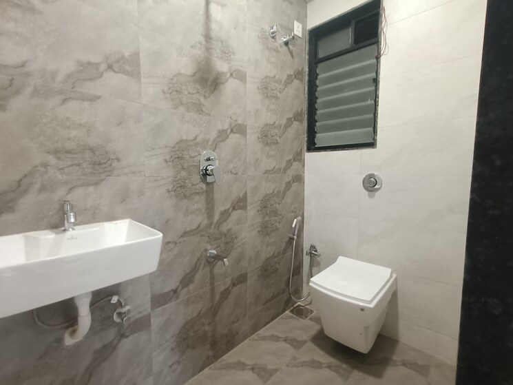 Bathroom, maruti-towers 2 Bedroom 600 Sq.Ft. Apartment In Kandivali East Mumbai 7794918