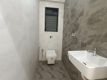 Bathroom in 2 BHK Apartment at Maruti Towers, Kandivali East – for Sale