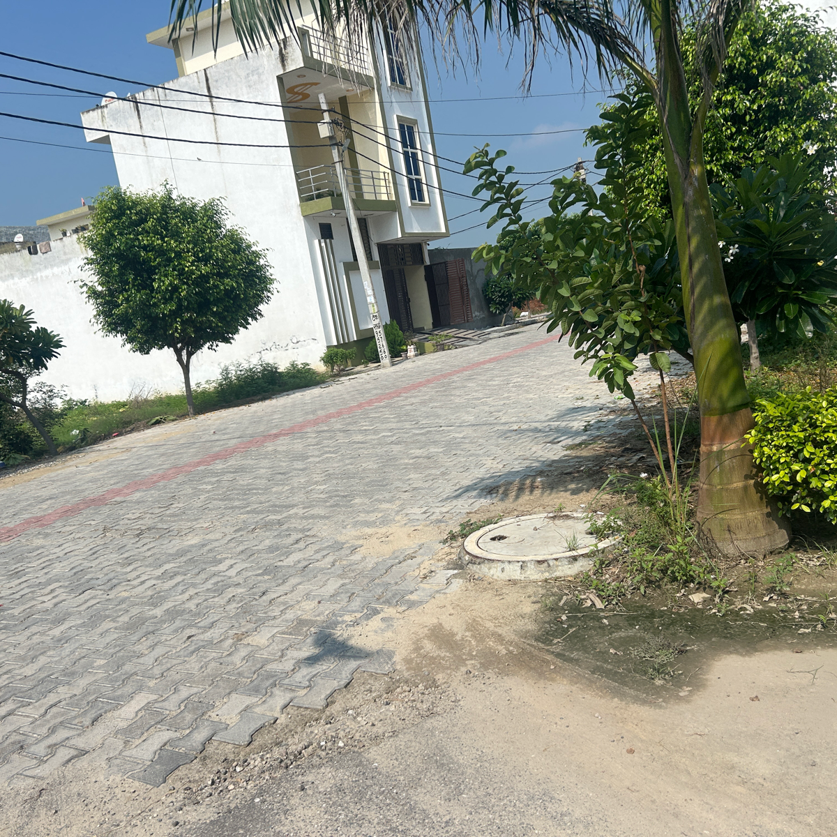 Plot For Sale in Gayatri Enclave 