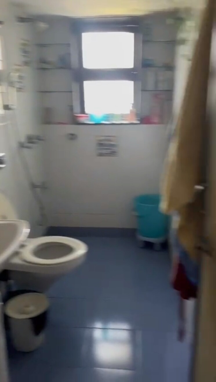 Bathroom, pr-prahlad-b 2 Bedroom 700 Sq.Ft. Apartment In Santacruz West Mumbai 7795540