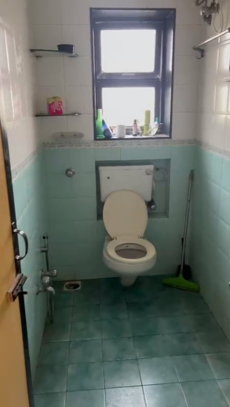 Bathroom, pr-prahlad-b 2 Bedroom 700 Sq.Ft. Apartment In Santacruz West Mumbai 7795540