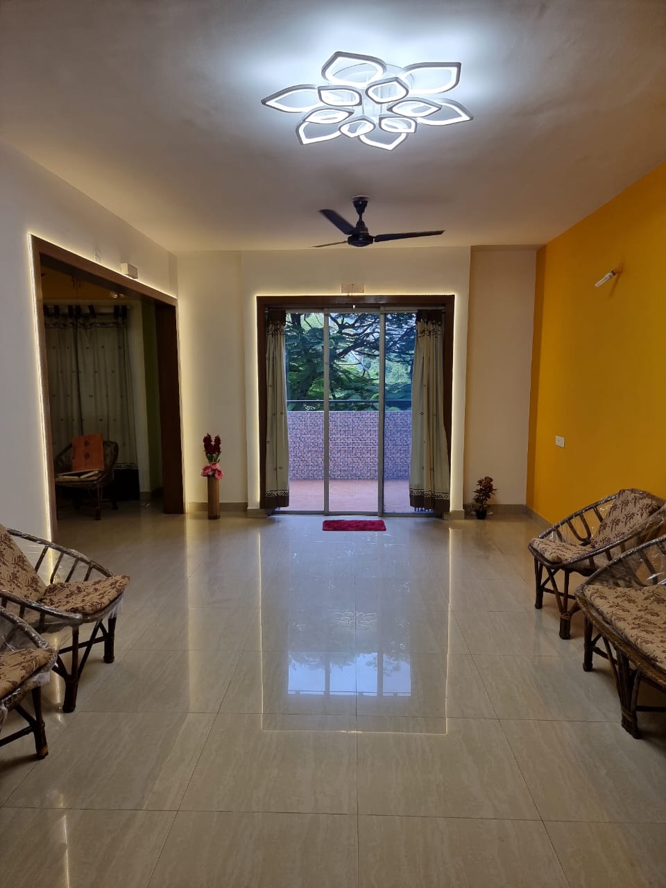 4 BHK 1900 Sq.Ft. Apartment in Florida Estate