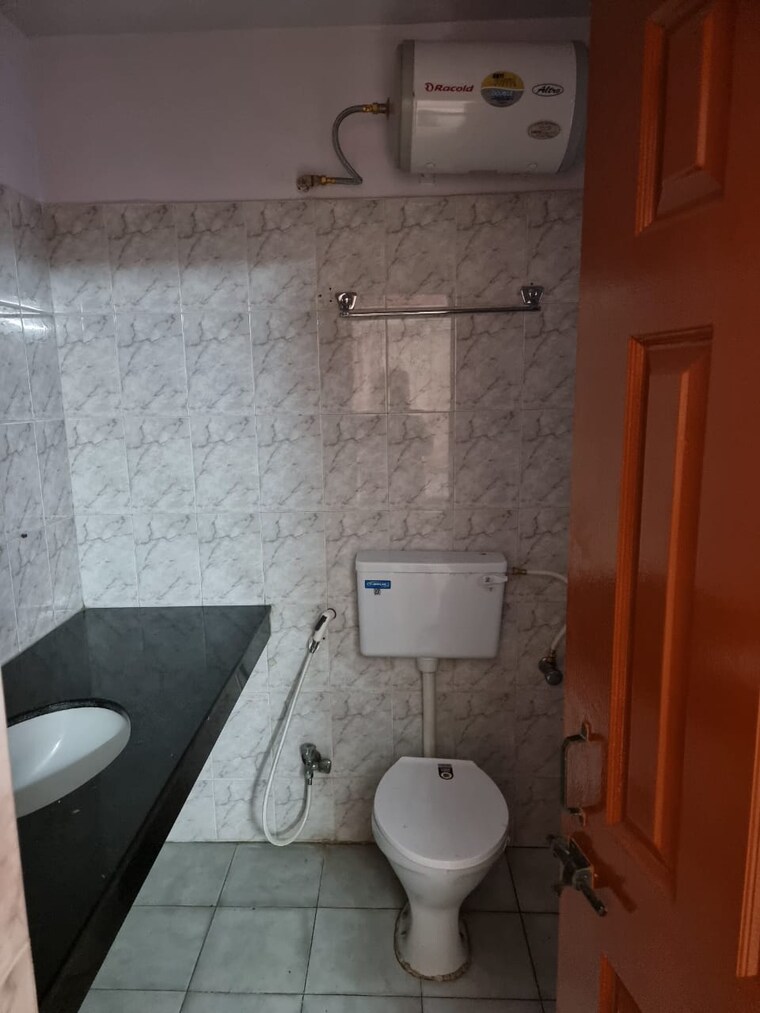 Bathroom, florida-estate 4 Bedroom 1900 Sq.Ft. Apartment In Mundhwa Pune 7795882