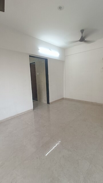 Room in 1.5 BHK Apartment at Borivali West – for Sale