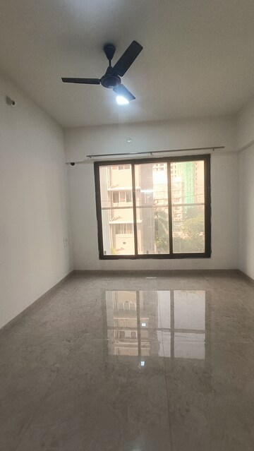Room in 1.5 BHK Apartment at Borivali West – for Sale
