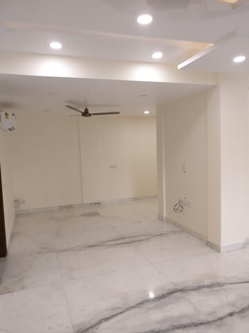 Room in 2.5 BHK Apartment at Prateek Laurel, Sector 120 – for Sale