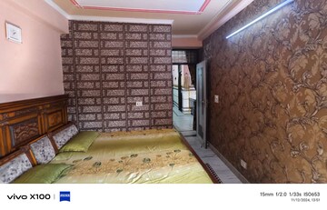 Room in 3 BHK Apartment at Shaheen Bagh – for Sale