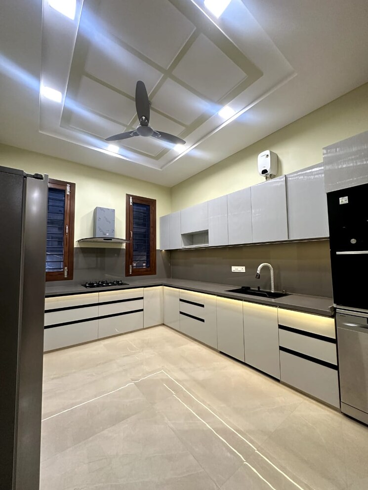 Kitchen, mahagun-mezzaria 4 Bedroom 3470 Sq.Ft. Builder Floor In Sector 78 Noida 7796627