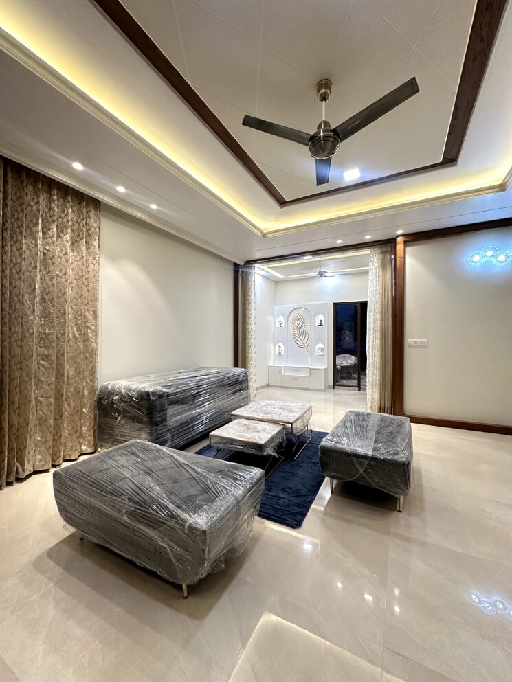 Living Room, mahagun-mezzaria 4 Bedroom 3470 Sq.Ft. Builder Floor In Sector 78 Noida 7796627