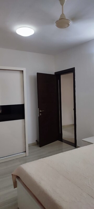 Room in 2 BHK Apartment at Lalani Grandeur, Goregaon East – for Rent