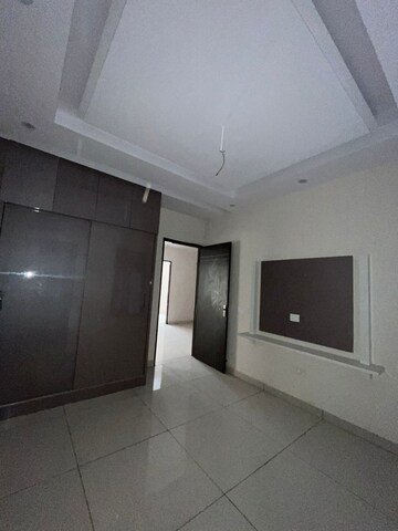 Room in 3 BHK Apartment at Sector 123 – for Sale