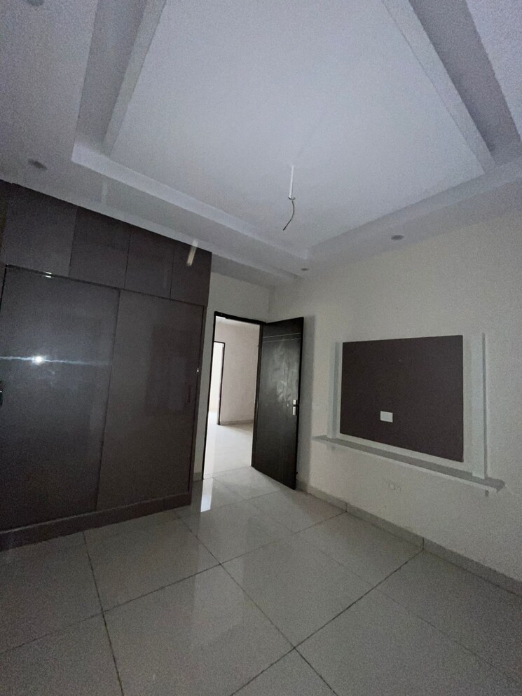 Room, sector 123 3 Bedroom 135 Sq.Yd. Apartment In Sector 123 Mohali 7796750