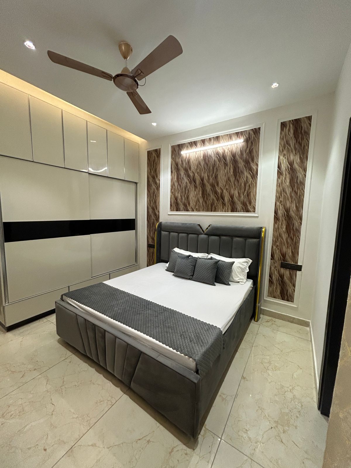 3 BHK + Servant Room,Study Room,Extra Room Apartment For Sale in Hp Property's 