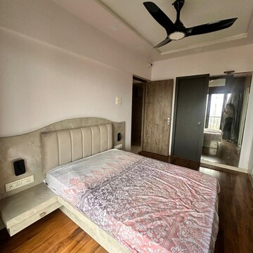 2 BHK Apartment For Rent in Rustomjee Urbania Azziano, Vrindavan Society