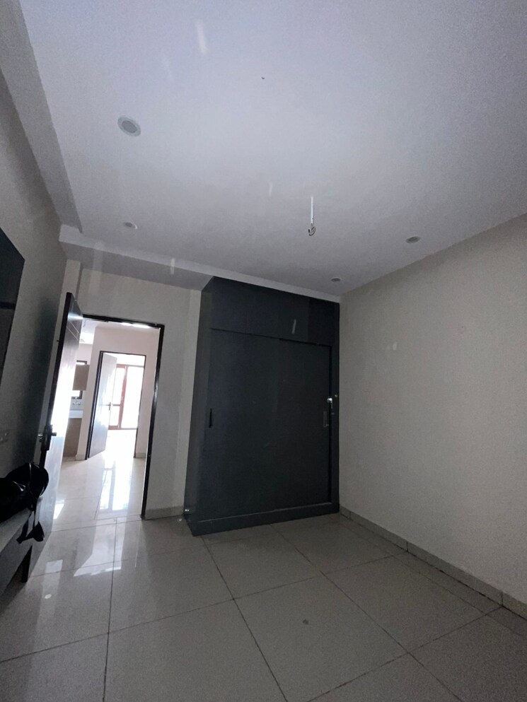 Room, sector 124 3 Bedroom 150 Sq.Yd. Apartment In Sector 124 Mohali 7796852