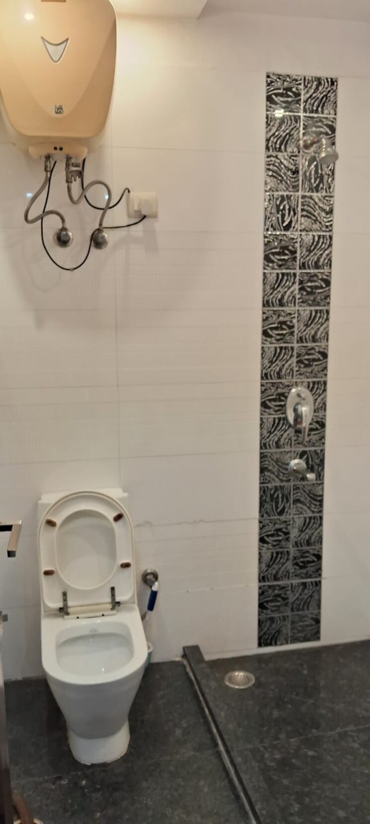 Bathroom, safdarjung development area 3 Bedroom 282 Sq.Yd. Builder Floor In Safdarjung Development Area Delhi 7796911